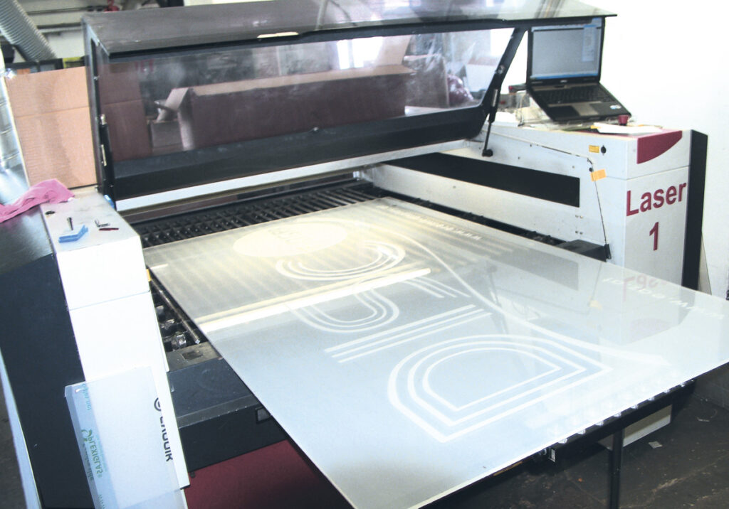 Acrylglas Lasergravur Lohnarbeit
